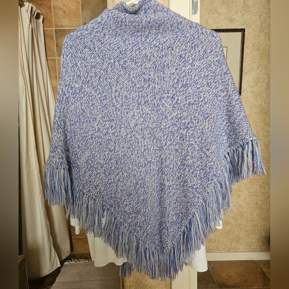 EUC Knit Fringed Shall - Picture 5 of 7